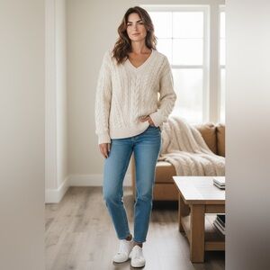 Universal Thread Women's V-Neck Sweater - White